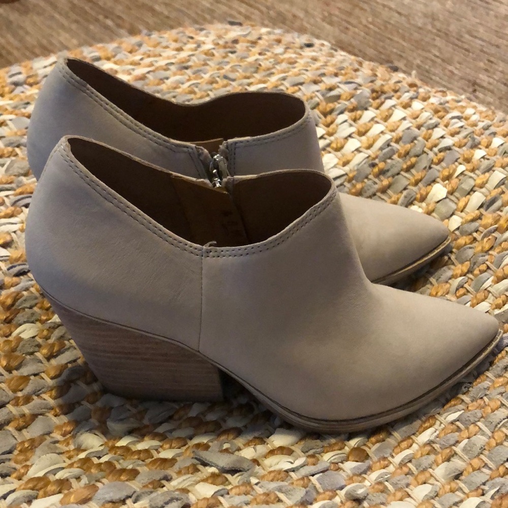 Leather bootie